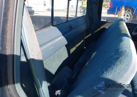 1989 Chevrolet Gmt-400 C1500 из США, поврежденный, VIN 1GCDC14K8KE108642